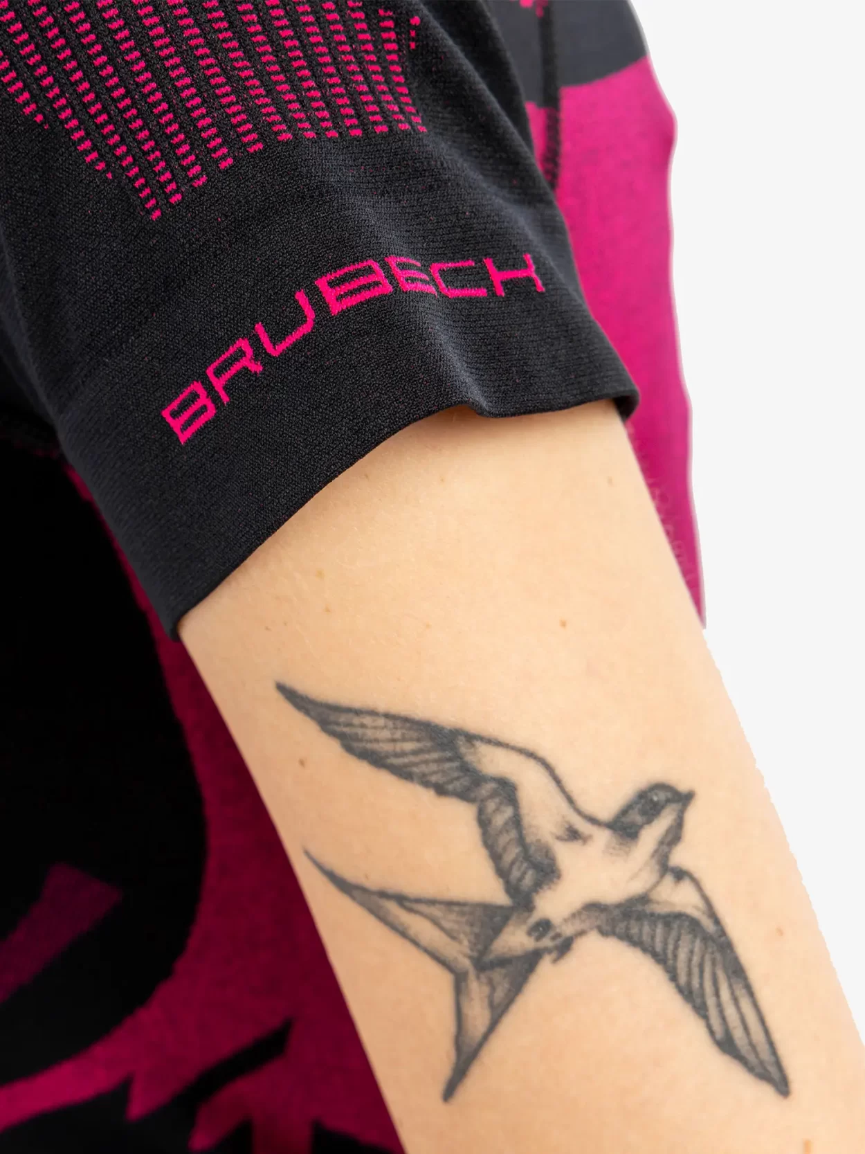 BRUBECK DRY Női rövid ujjú felső – Fekete / Pink 24