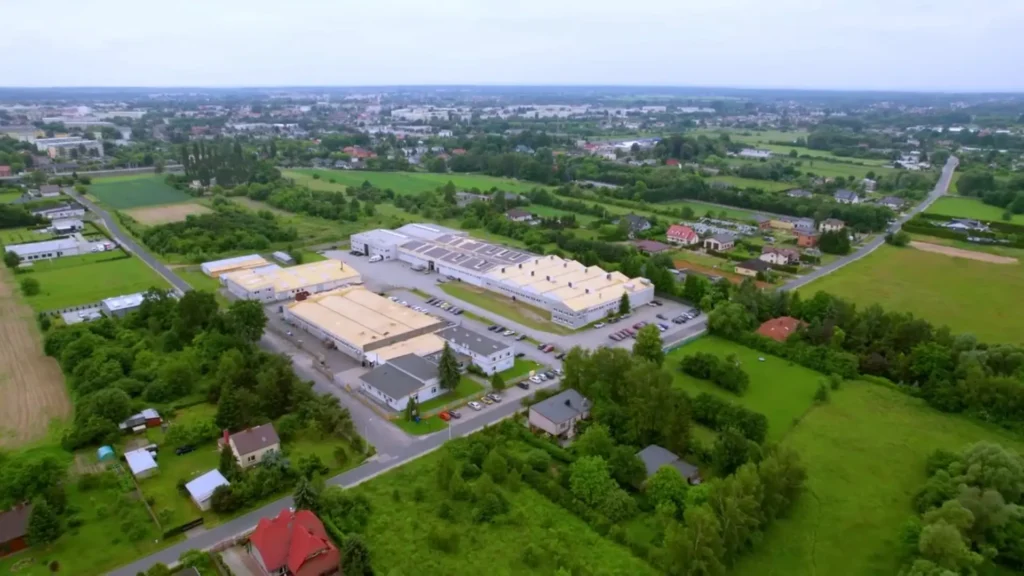 BRUBECK gyár külső épülete, modern textilipari létesítmény és prémium sportruházat gyártása