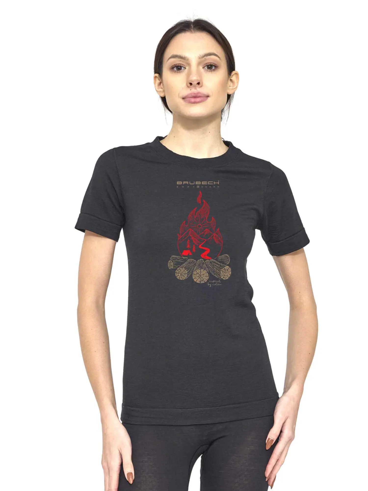 BRUBECK Outdoor Wool Pro női merinó gyapjú túrapóló fekete színben modellen – prémium outdoor felső túrázáshoz