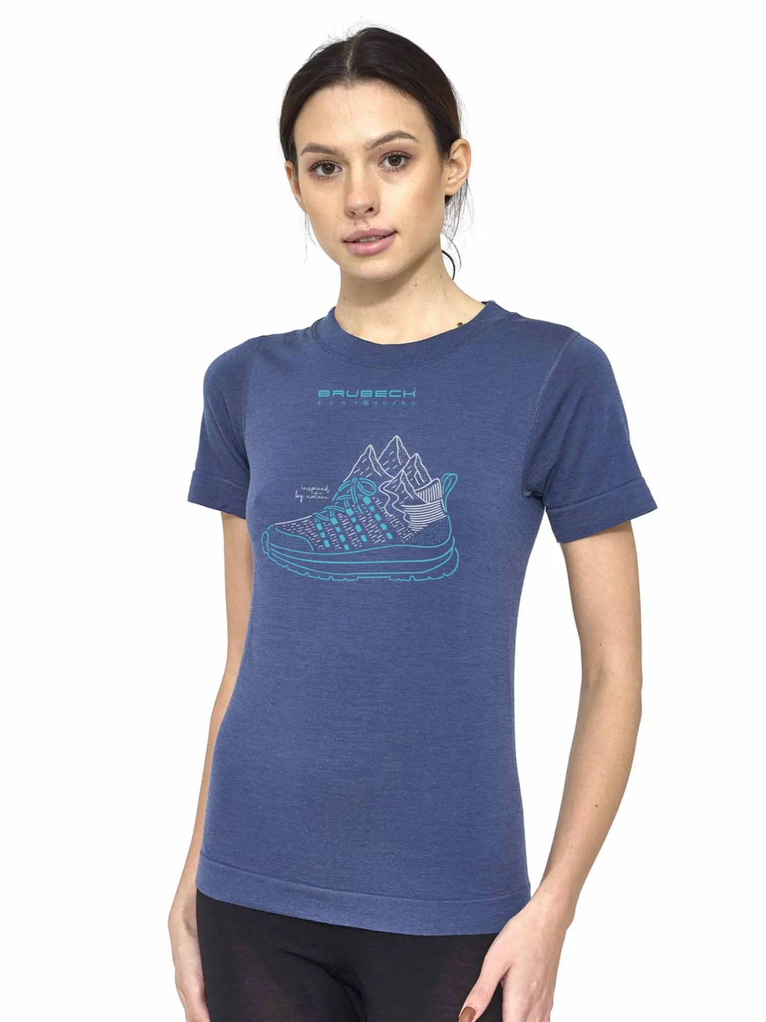 BRUBECK Outdoor Wool Pro női merinó túrapóló kék színben modellen – technikai outdoor ruházat aktív mozgáshoz