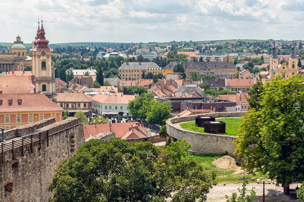 Az egri vár panorámája, kötelező megállóhely a Miskolc–Mátra motoros útvonalon